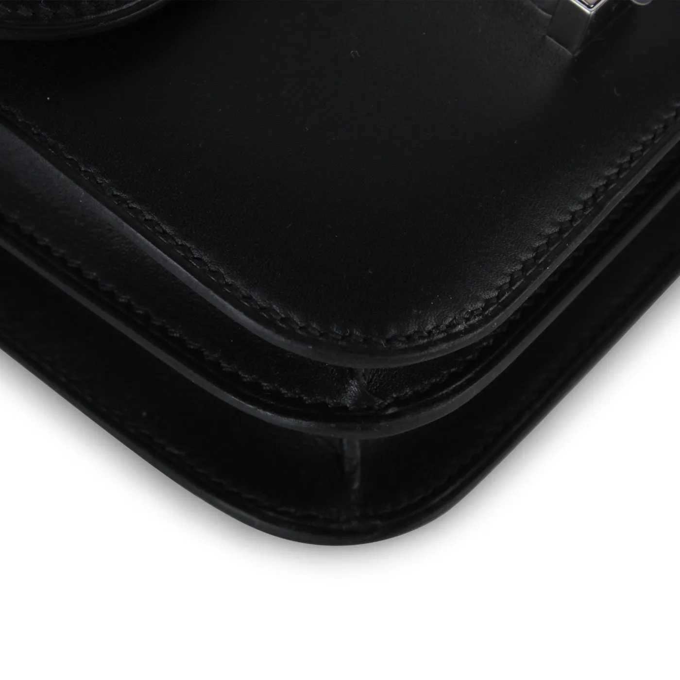 Constance 18 - Black