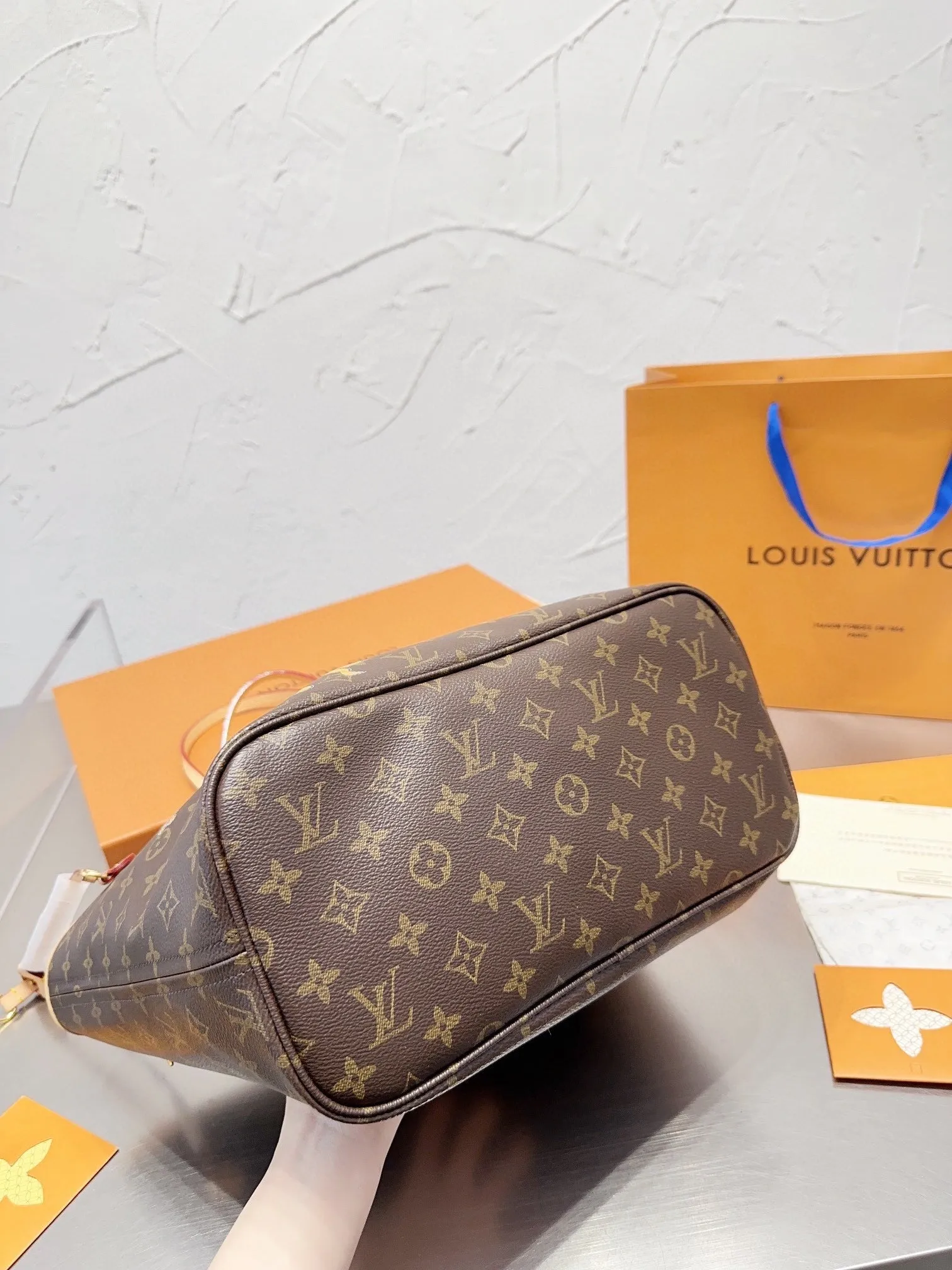 LB883 Neverfull MM / 12.6x11.4x6.7inch