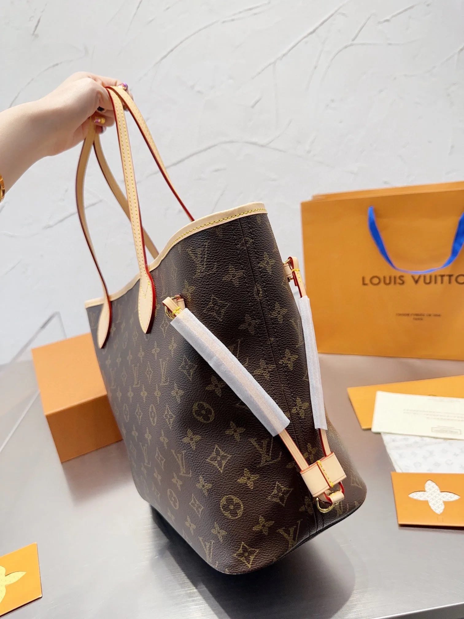 LB883 Neverfull MM / 12.6x11.4x6.7inch