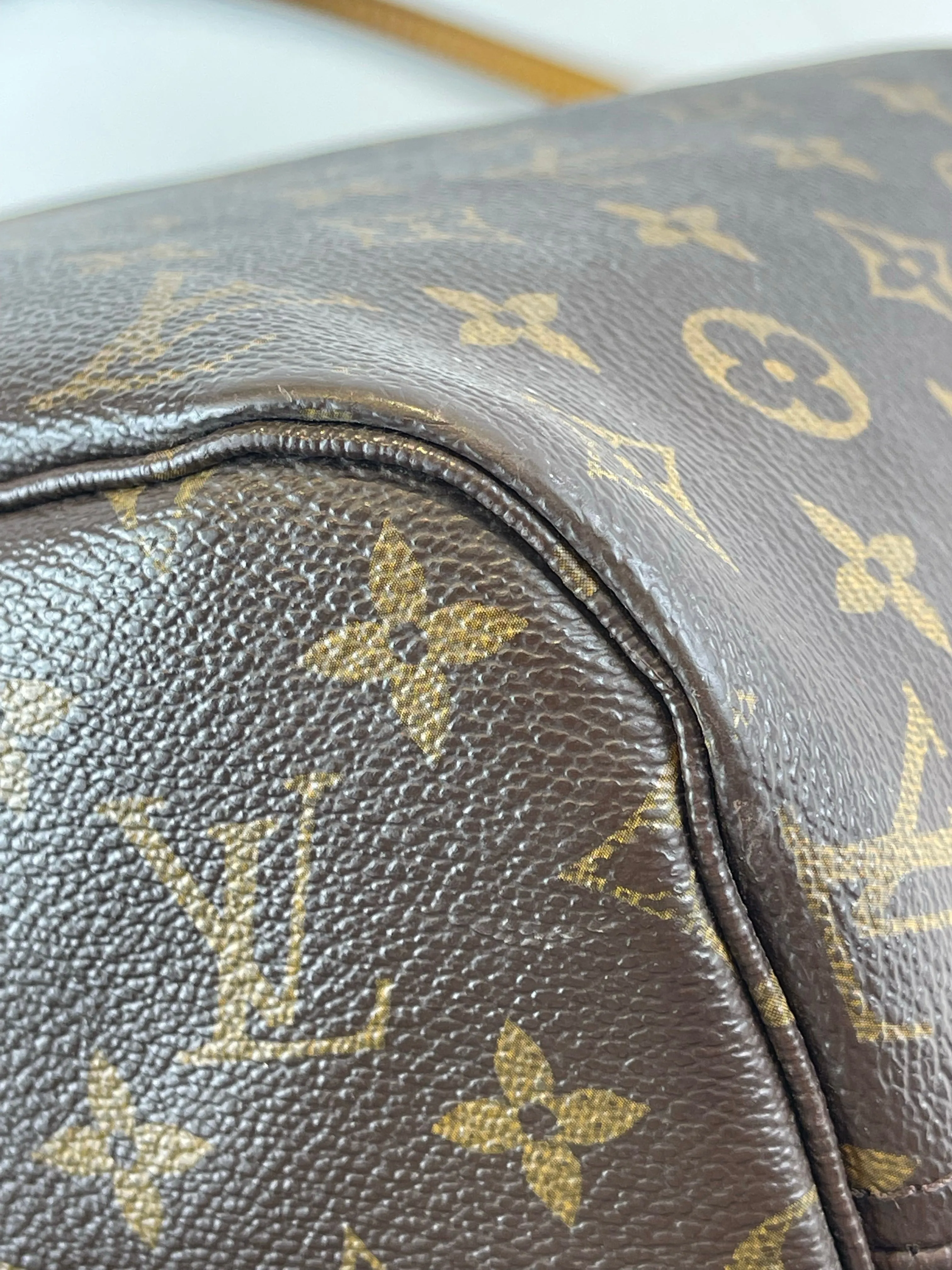 Louis Vuitton Monogram Canvas "Neverfull" MM - Fuchsia Lining