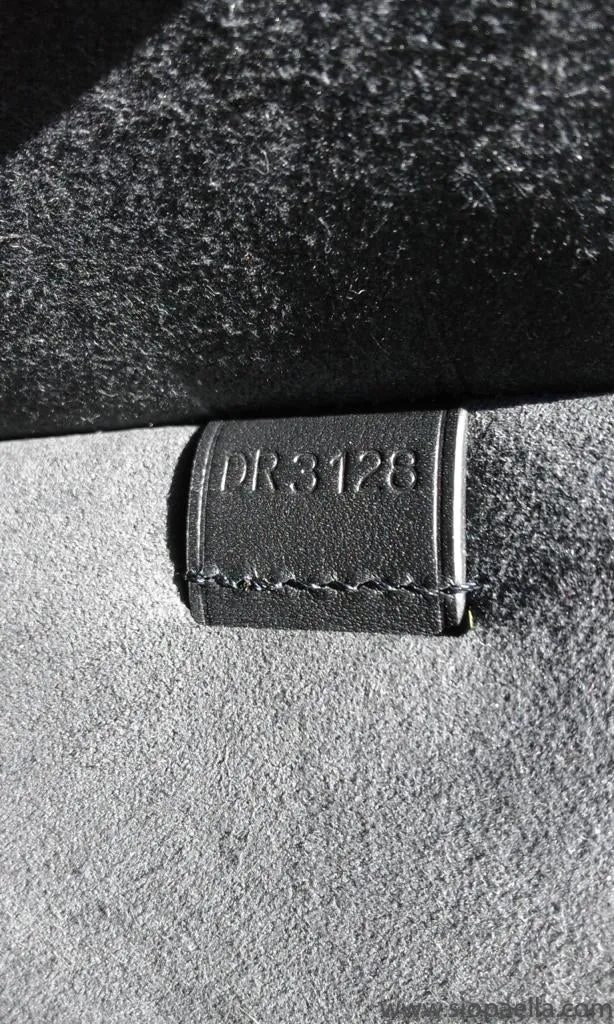 Louis Vuitton Very Tote MM
