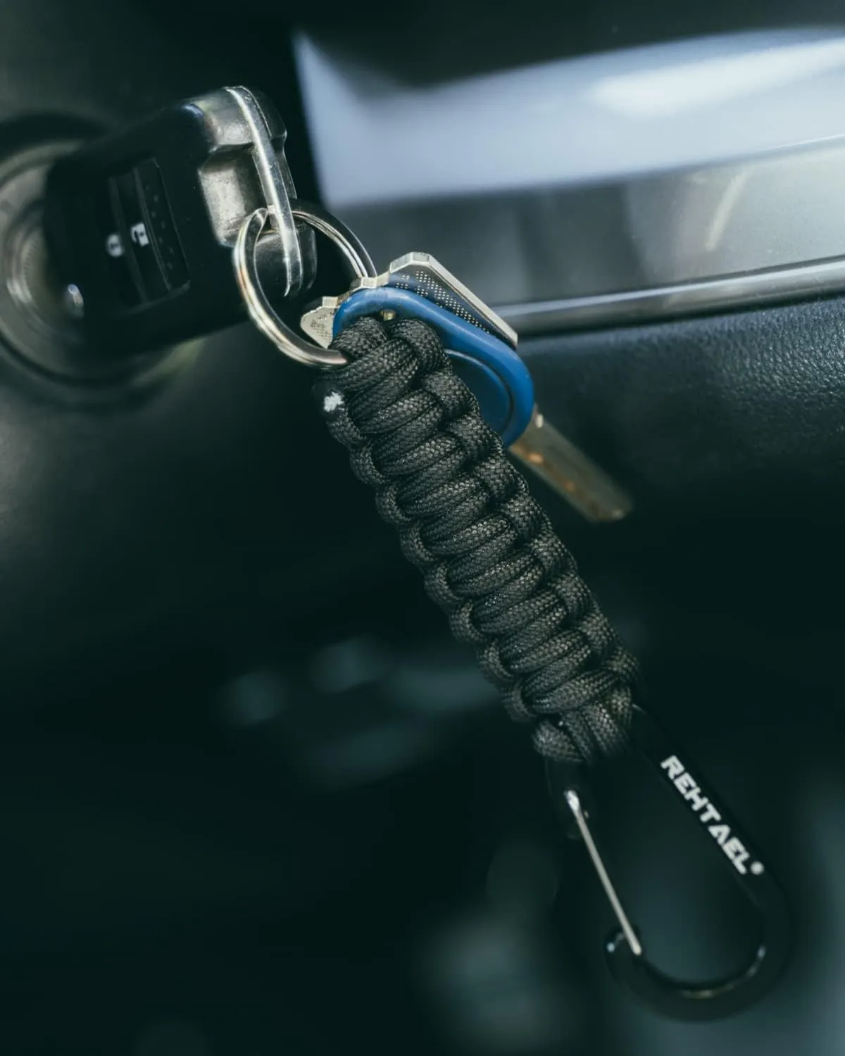 Paracord Keychain Carabiner Men/Women, Braided Key Chain w/Clip Ring Strap for Belt Car Keys Backpack Camping Hiking Fishing